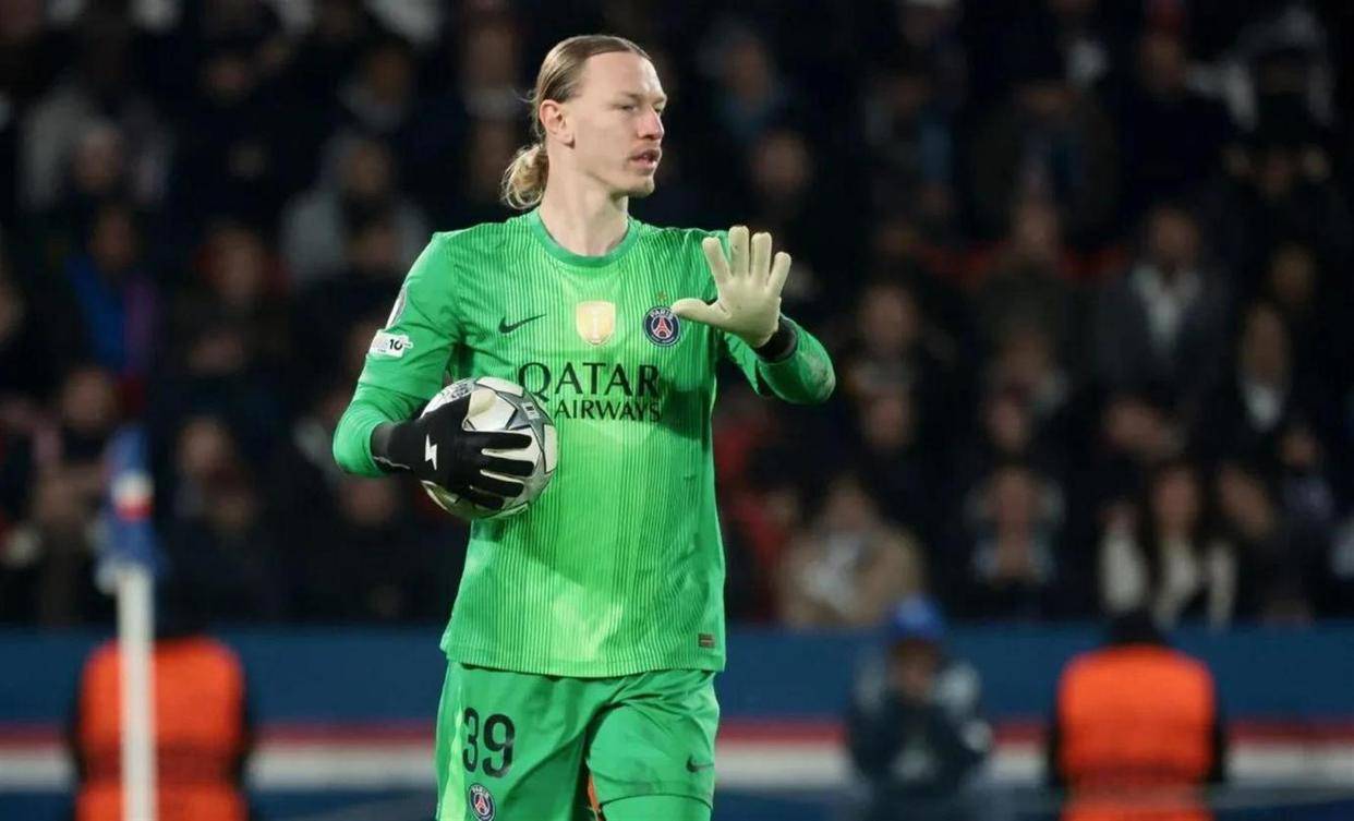 12亿豪门一夜崩盘！核心怒喷队友自私，主帅当场翻脸，法甲变天在即